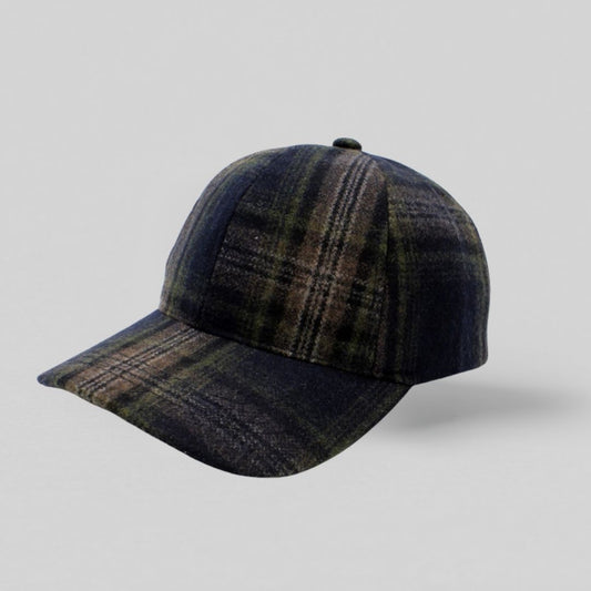 Kasket til voksne mænd i stor-tern bomuld/polyester blanding, mørkegrøn og navy – set fra siden mod grå baggrund