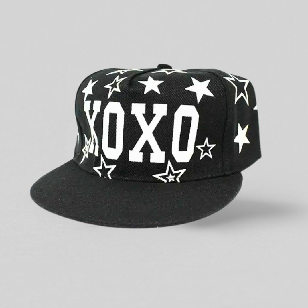 XOXO snapback cap i sort med stjerner 