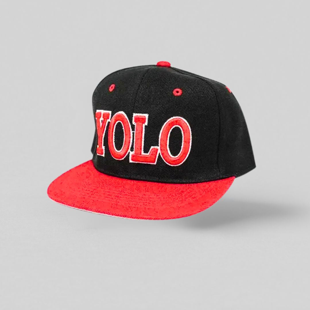 YOLO Snapback Cap – Sort/Rød 